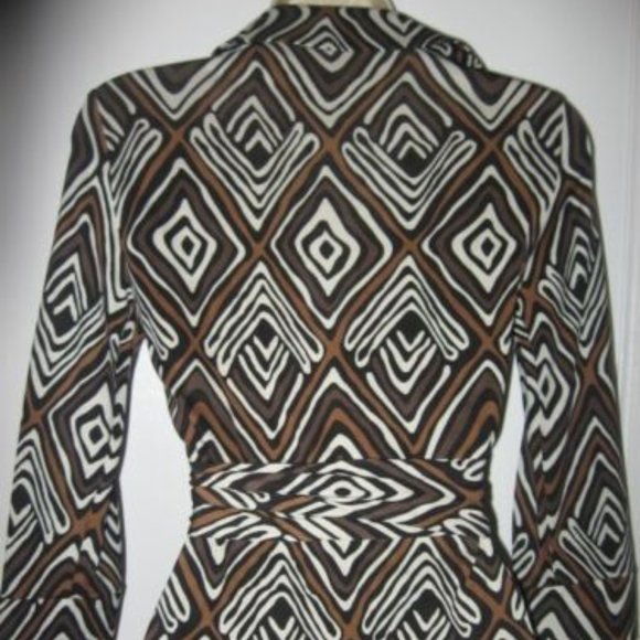 DVF Diane Von Furstenberg JILL Jersey Wrap Top Vintage Tribal Diamond Neutral - Picture 4 of 11